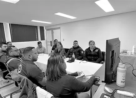 Capacitan a policías en exámenes de alcohol