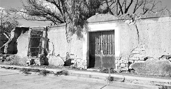 Casa en ruinas genera riesgo, dicen vecinos