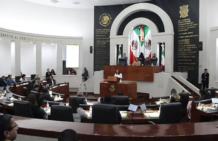 Comparece la fiscal y congresistas le aceptan su discurso