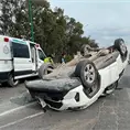 Conductora, lesionada al volcar su camioneta