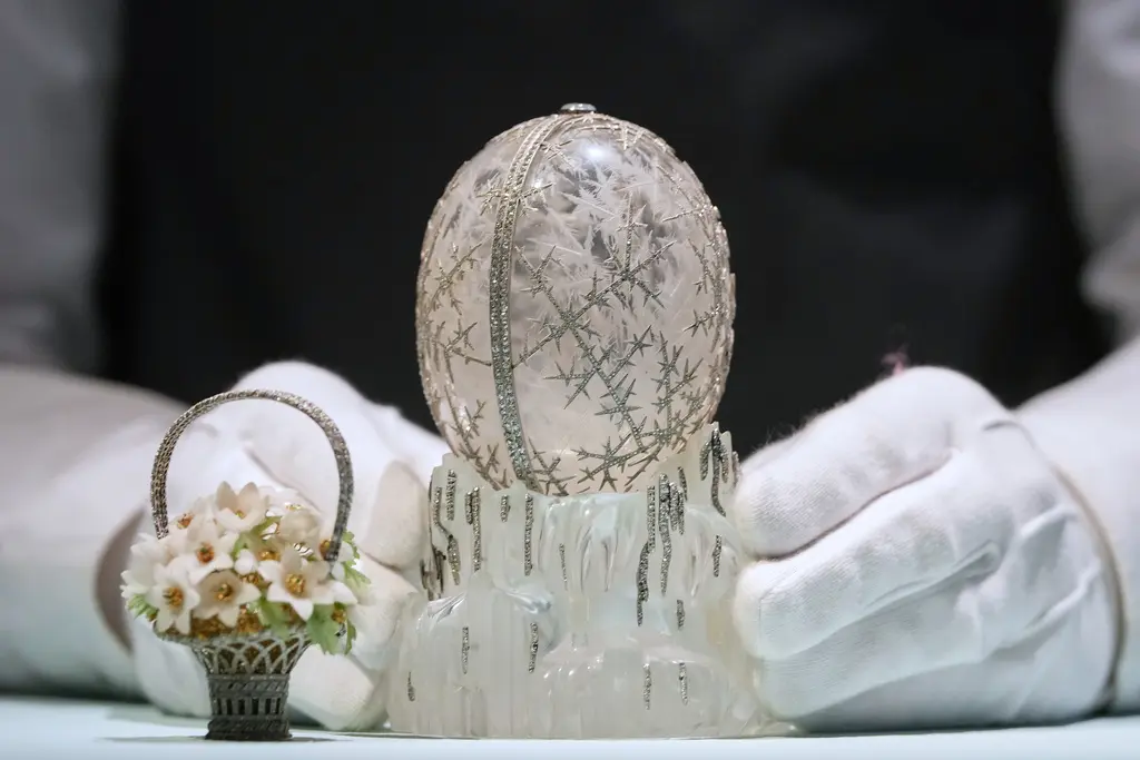 Huevo de Fabergé de cristal y diamante vendido por 30.2 millones de dólares