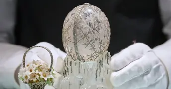 Huevo de Fabergé de cristal y diamante vendido por 30.2 millones de dólares