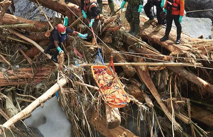 Intensifican rescates luego de severas inundaciones