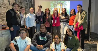 Jóvenes huastecos participan en charla sobre la producción de la película Leonora