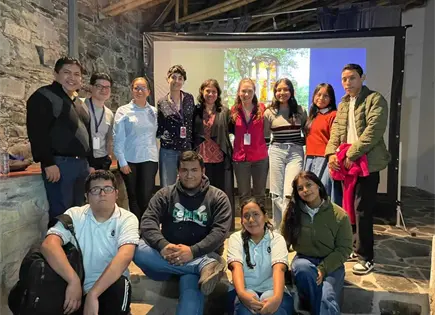 Jóvenes huastecos participan en charla sobre la producción de la película Leonora