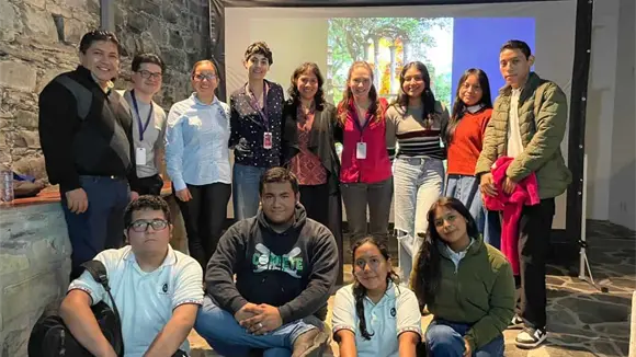 Jóvenes huastecos participan en charla sobre la producción de la película Leonora
