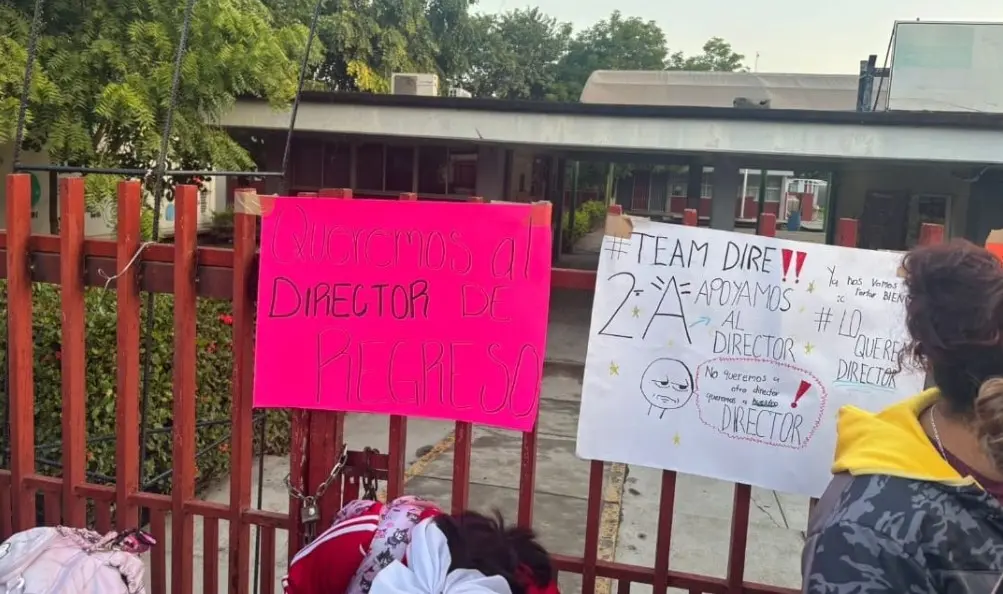 Padres bloquean la Secundaria 47 en Ciudad Valles