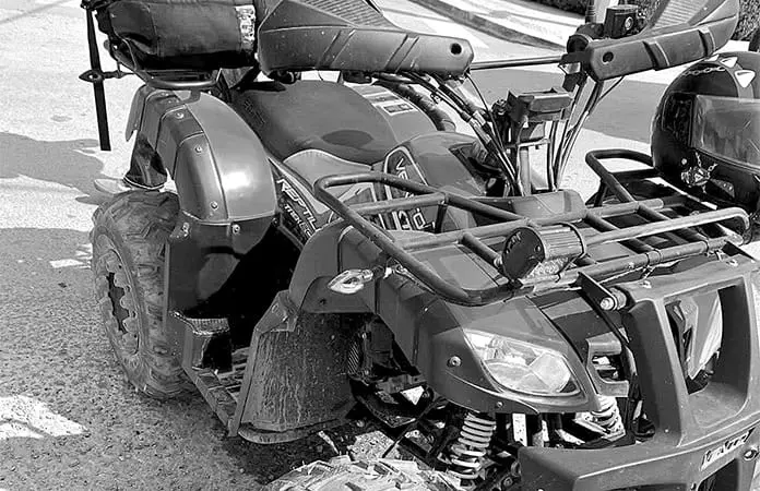 Quinceañero provoca accidente en cuatrimoto