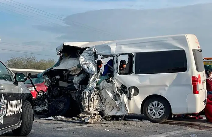 Un muerto y 9 heridos, en accidente carretero