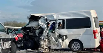 Un muerto y 9 heridos, en accidente carretero