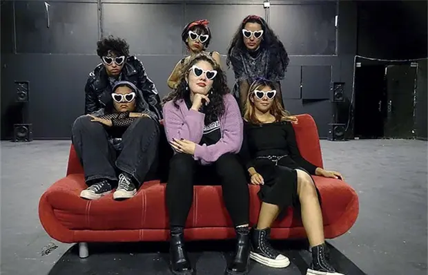 A escena "Todavía tengo mierda en la cabeza" 