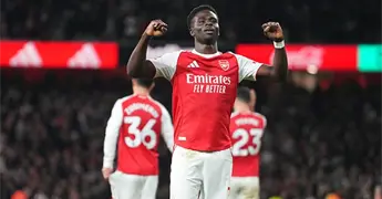 Arsenal restablece ventaja en la cima