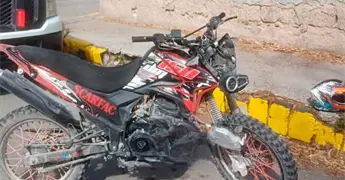 Desigual choque entre carro y moto