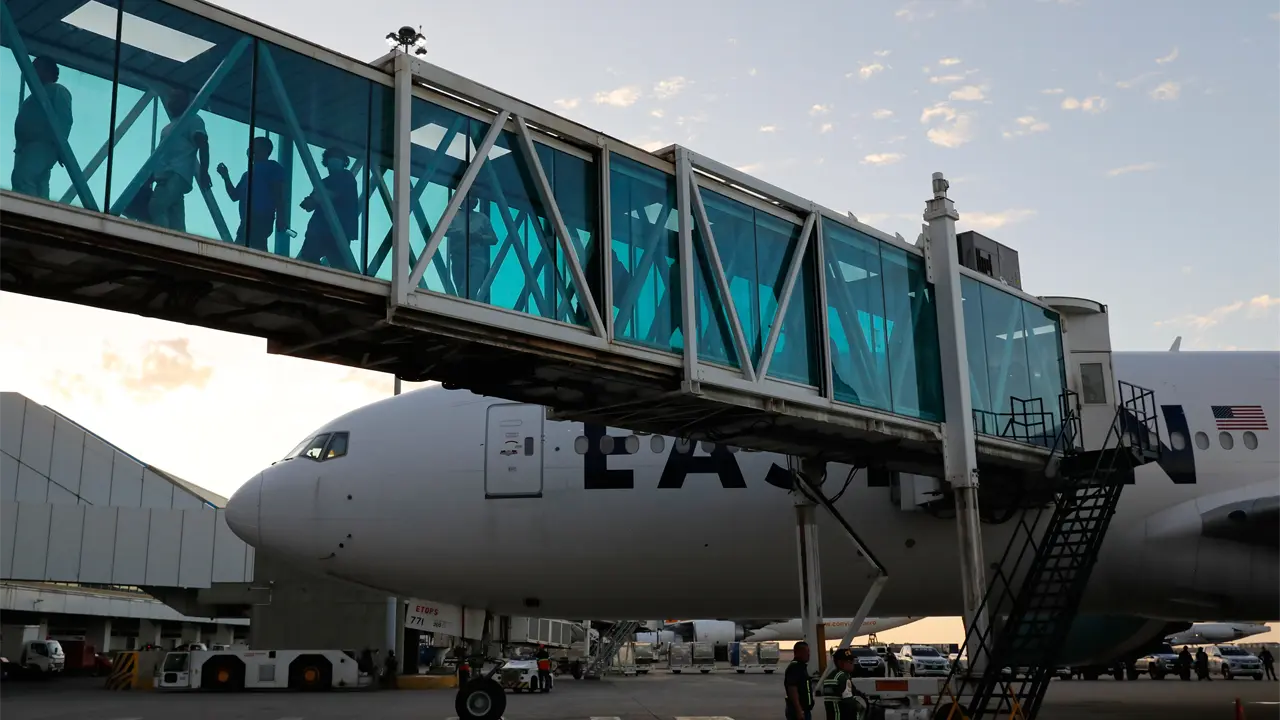 Llegada de deportados venezolanos desde EE. UU. a Caracas