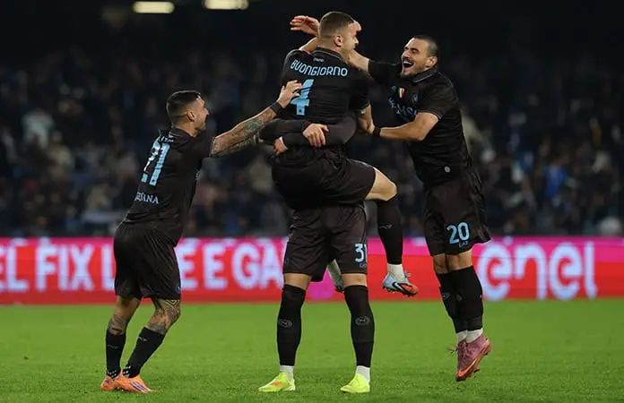 Napoli triunfa en tanda de penales