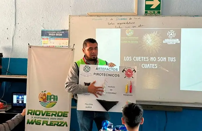 Realizan foro de programa Los cuetes no son tus cuates