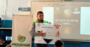 Realizan foro de programa Los cuetes no son tus cuates