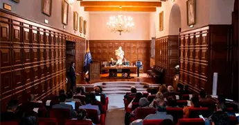 Repite terna para director de Derecho