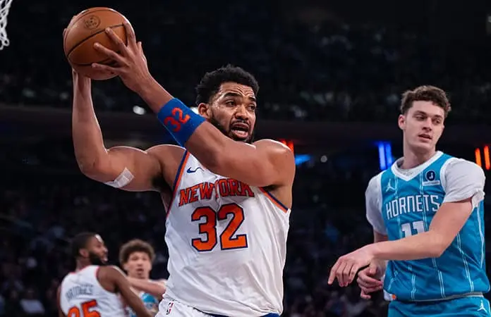 Triunfan Knicks sobre Hornets