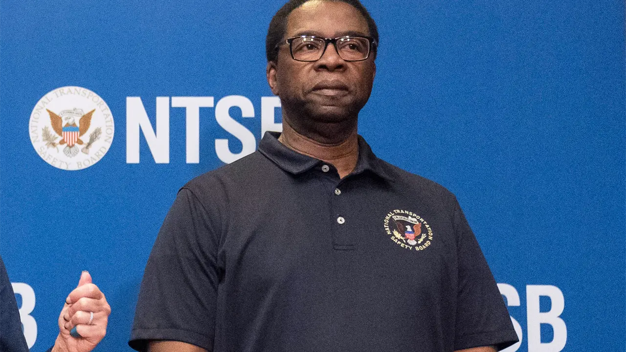 Acusan a Trump de despidos ilegales de funcionarios negros en NTSB y STB