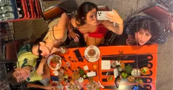 Dua Lipa sorprende al disfrutar tacos en taquería de Ciudad de México