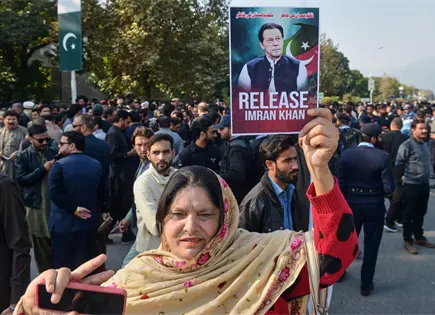 El ejército de Pakistán califica al expremier Imran Khan de enfermo mental