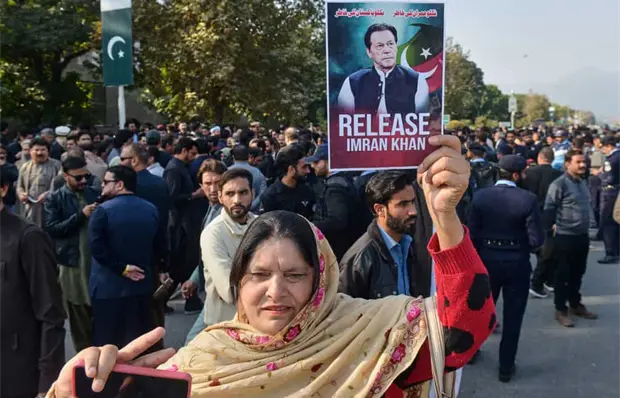 El ej&eacute;rcito de Pakist&aacute;n califica al expremier Imran Khan de enfermo mental