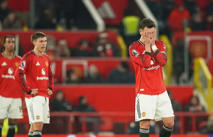 El United vuelve a las andadas