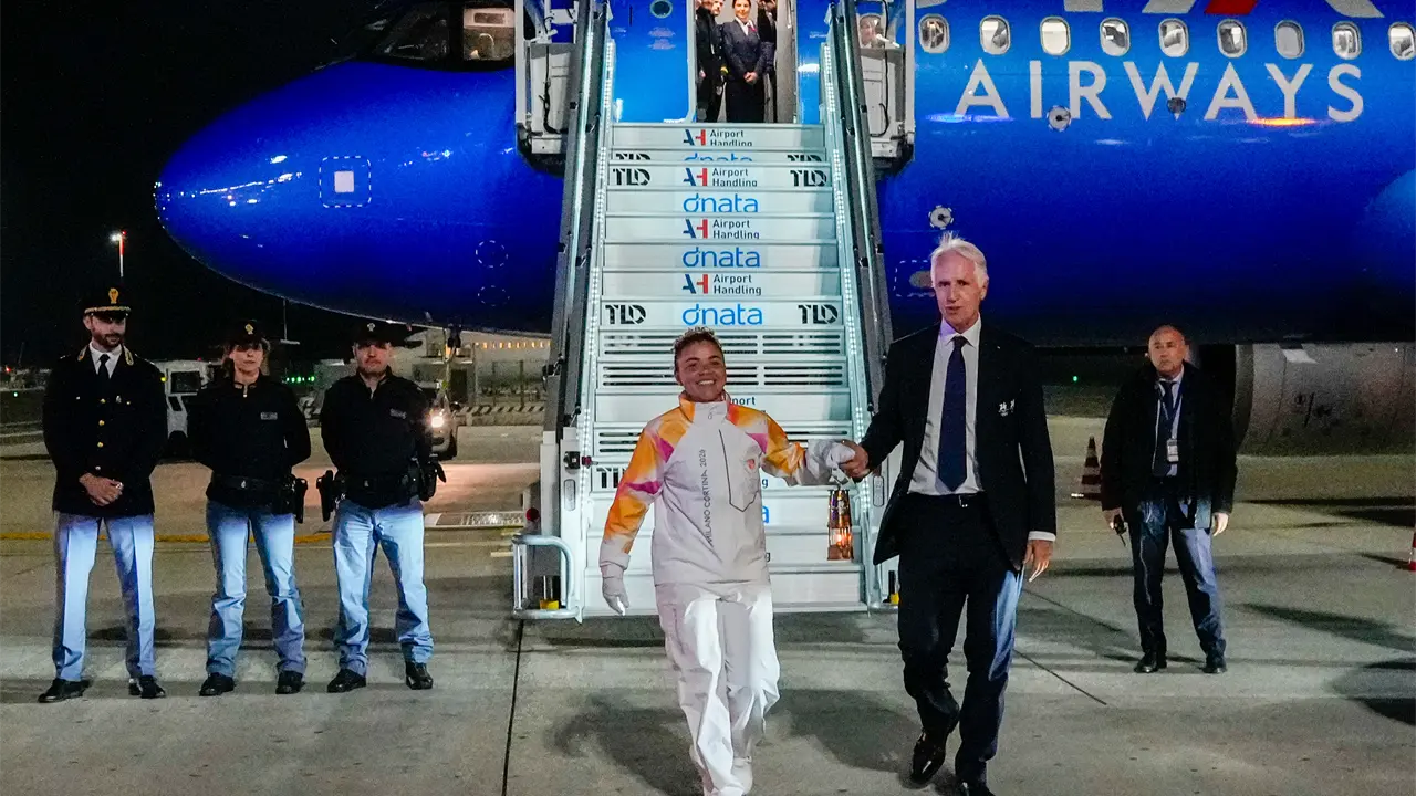 Emotiva Ceremonia en Roma para la Llama Olímpica Milán-Cortina