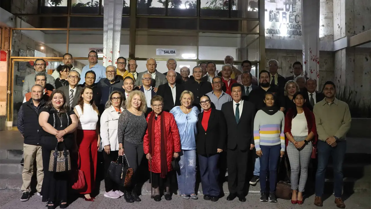 Lastras llama a impedir otro boicot y exige concluir sesión del CDU