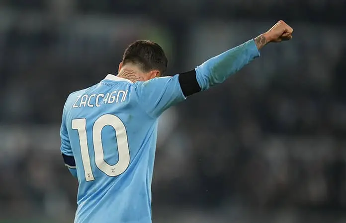 Lazio vence al AC Milan con polémica