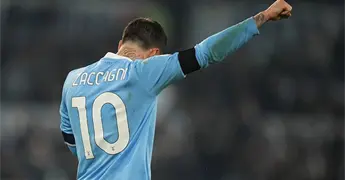 Lazio vence al AC Milan con polémica