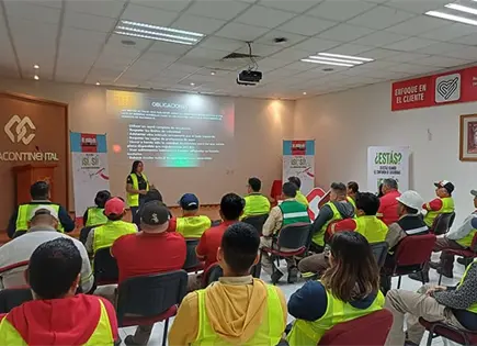 Ofrecen policías foro de vialidad