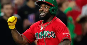 Randy Arozarena regala automóvil a entrenadores en Yucatán