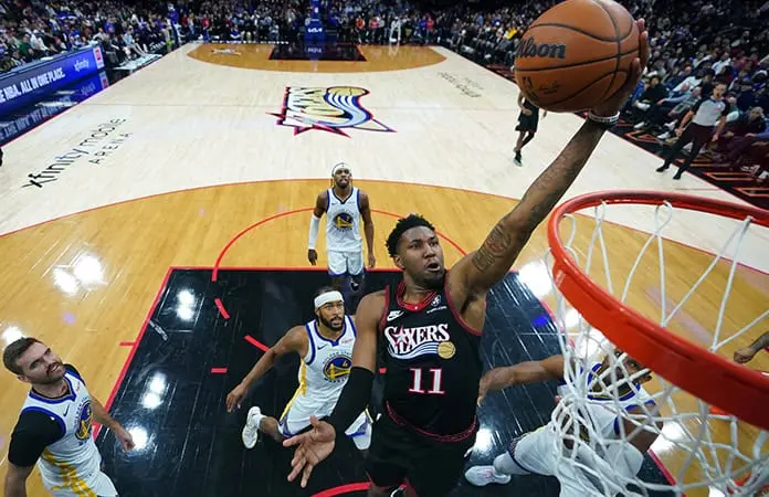 Sixers se imponen a Warriors diezmados