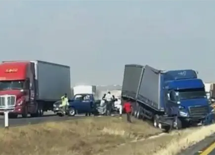 Choque en la 57 complica vialidad