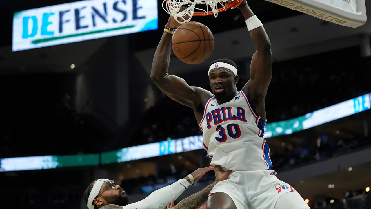 76ers triunfan sobre los Bucks de Milwaukee con Quentin Grimes destacando