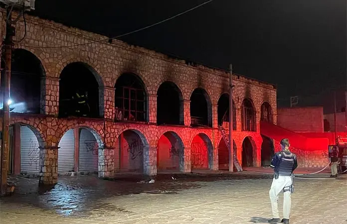 Arde mercado abandonado en Saucito-Morales