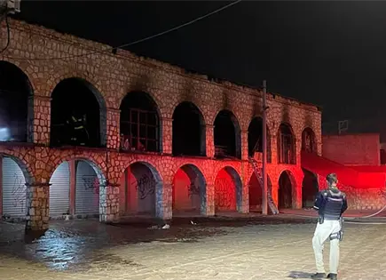 Arde mercado abandonado en Saucito-Morales Arde mercado abandonado en Saucito-Morales