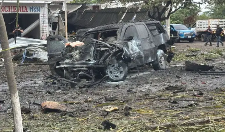 Suman 6 muertos por explosión de auto bomba en Coahuayana