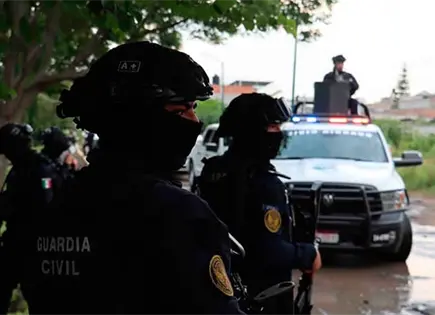 Autoridades detienen a 10 en Michoacán Autoridades detienen a 10 en Michoacán