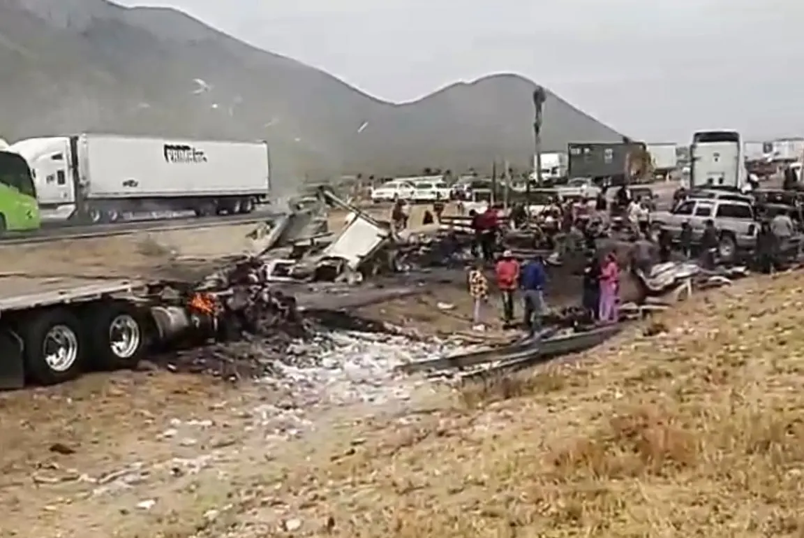 Chocan tres unidades pesadas en la SLP-Matehuala