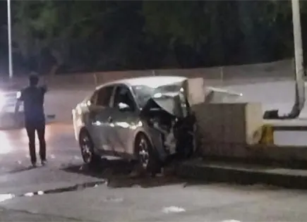 Estrellan auto en muro de Circuito Potosí Estrellan auto en muro de Circuito Potosí