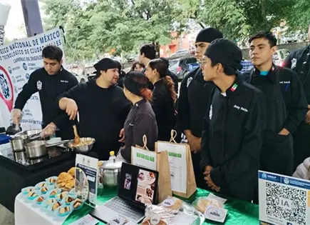 Estudiantes visitan la Feria Profesiogáfica Estudiantes visitan la Feria Profesiogáfica