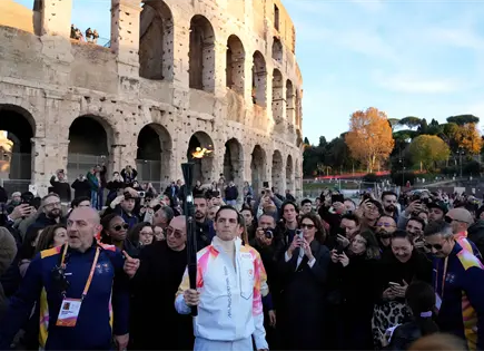 Gregorio Paltrinieri lidera inicio del relevo de la antorcha para los Juegos de Invierno de Milán-Cortina