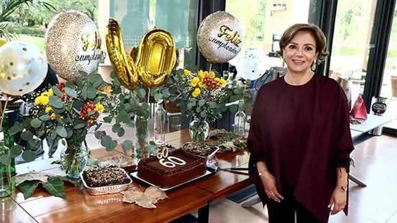 ¡OTRO AÑO RADIANTE Y FELIZ! ¡OTRO AÑO RADIANTE Y FELIZ!