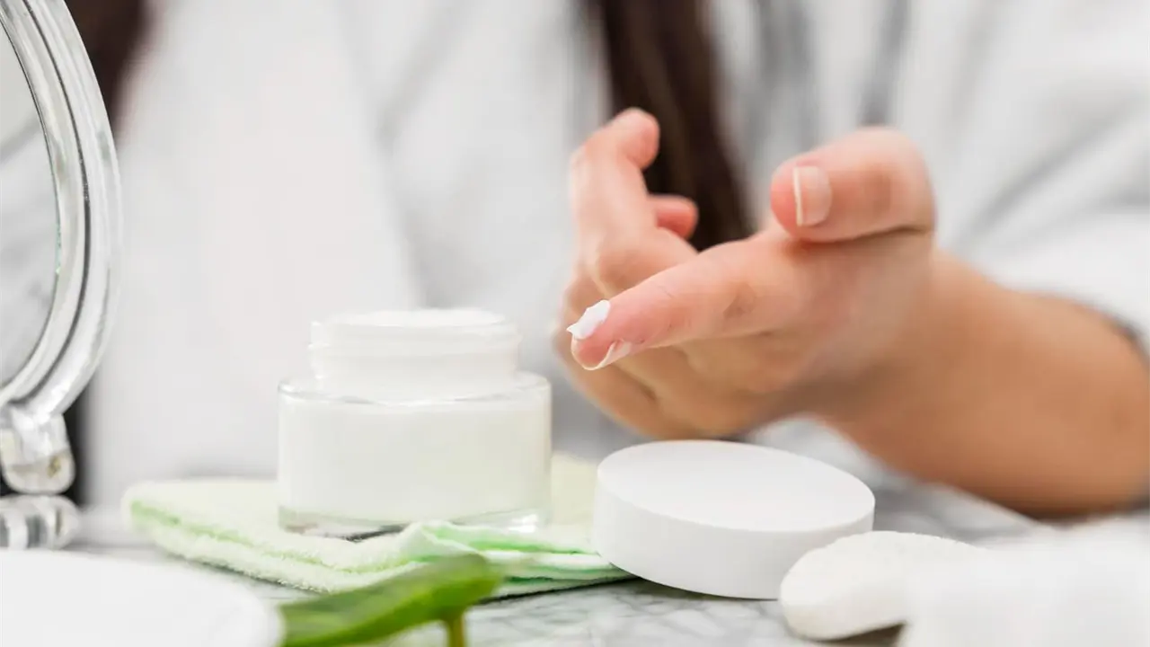 Tratamientos dermocosméticos: ¿qué son y cuándo usarlos?