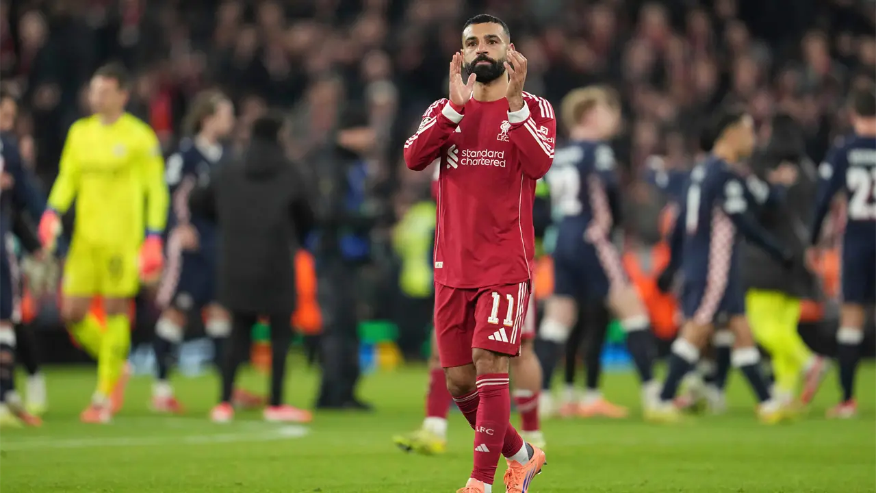 Mohamed Salah cuestiona su futuro en el Liverpool tras ser relegado al banquillo