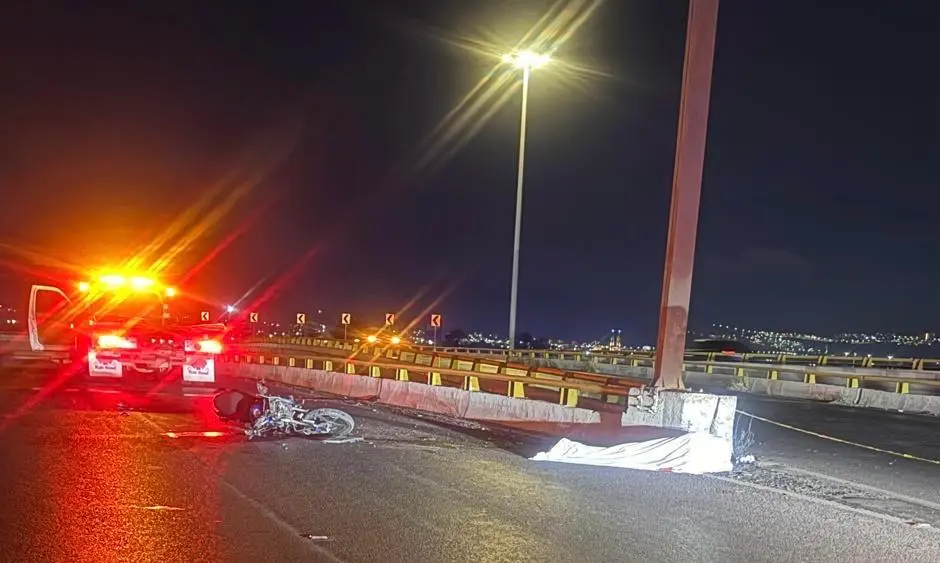 Motociclista muere tras accidente en Distribuidor Juárez