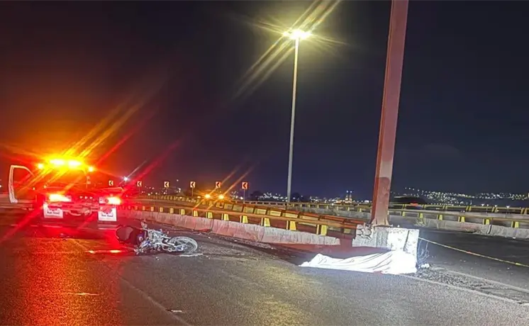 Motociclista muere tras accidente en Distribuidor Juárez Motociclista muere tras accidente en Distribuidor Juárez